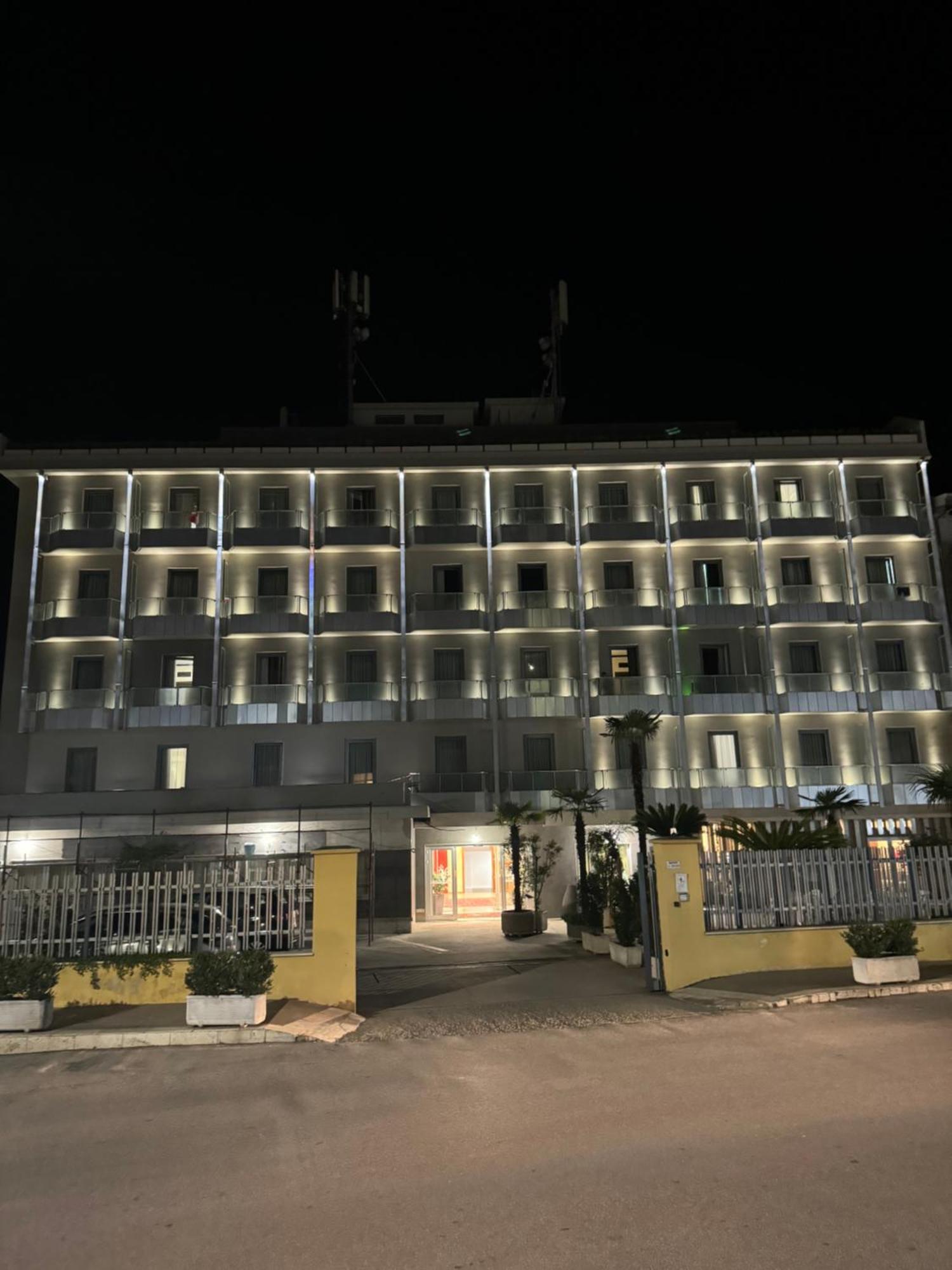 Hotel Vittoria Rosarno Eksteriør billede
